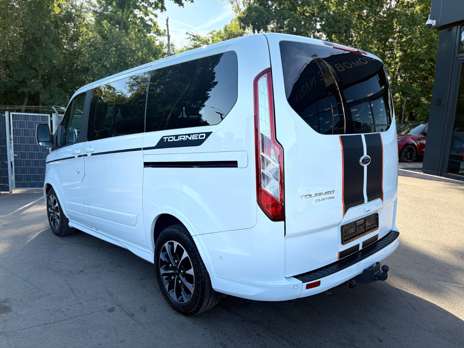Fahrzeugabbildung Ford TOURNEO CUSTOM SPORT*2.HD*AUT*LED*KAMERA*8 SITZE