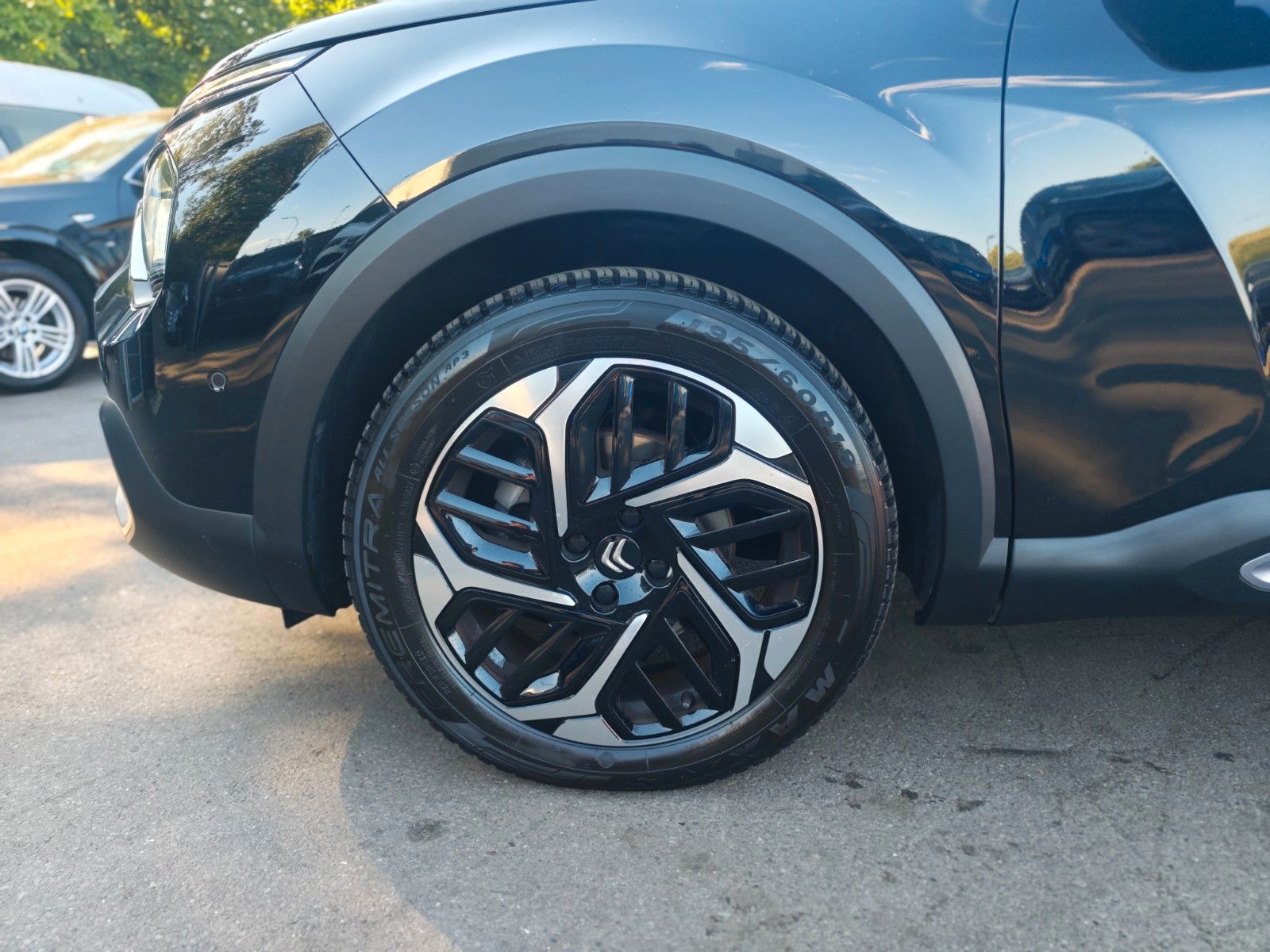 Fahrzeugabbildung Citroën C4 LIM. MAX*HEAD UP*KLIMAAUTO*KAMERA*NAVI*