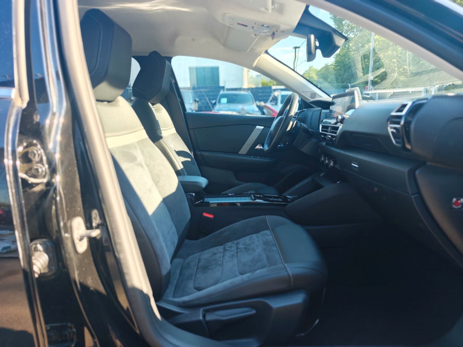 Fahrzeugabbildung Citroën C4 LIM. MAX*HEAD UP*KLIMAAUTO*KAMERA*NAVI*
