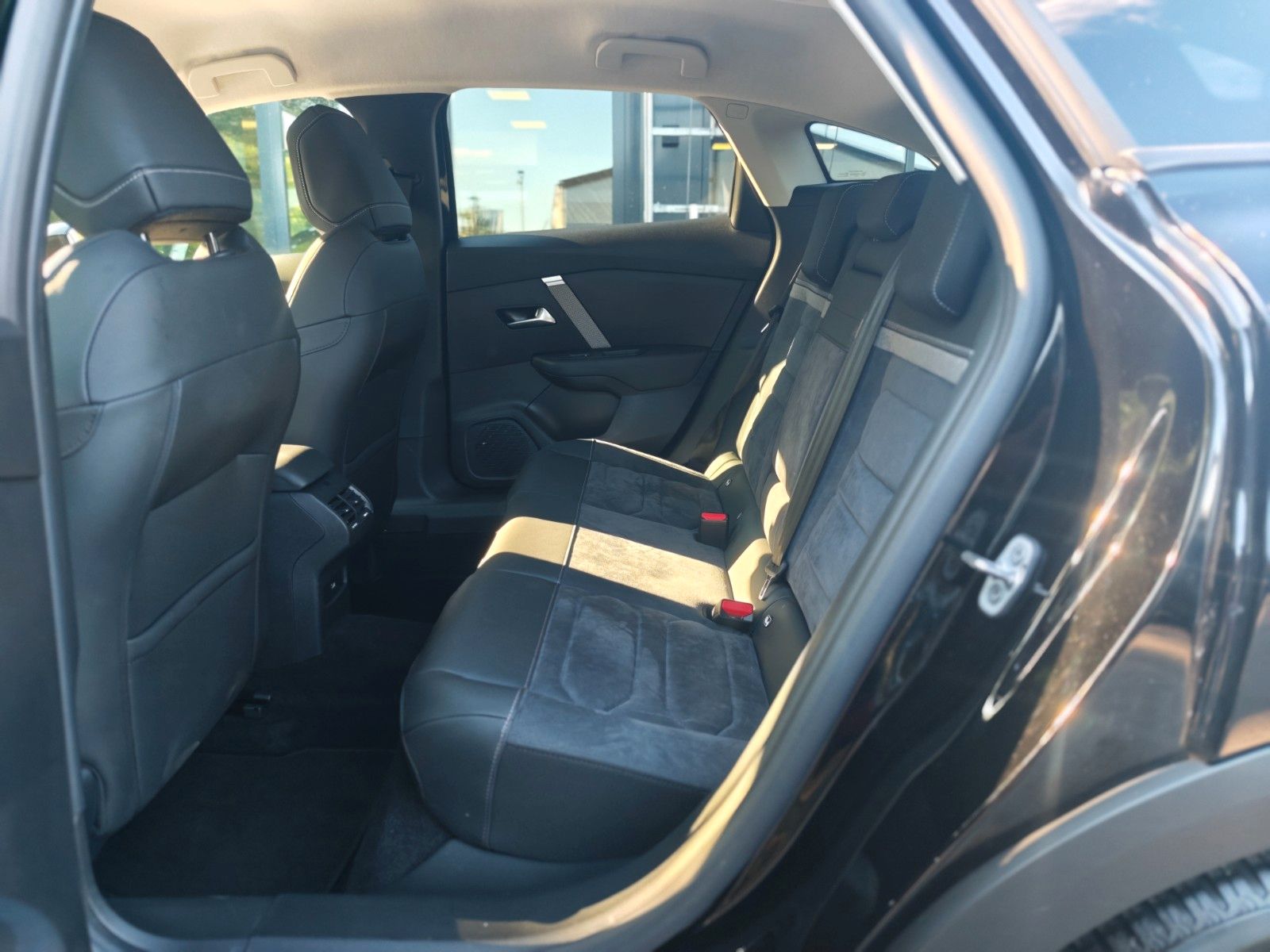 Fahrzeugabbildung Citroën C4 LIM. MAX*HEAD UP*KLIMAAUTO*KAMERA*NAVI*