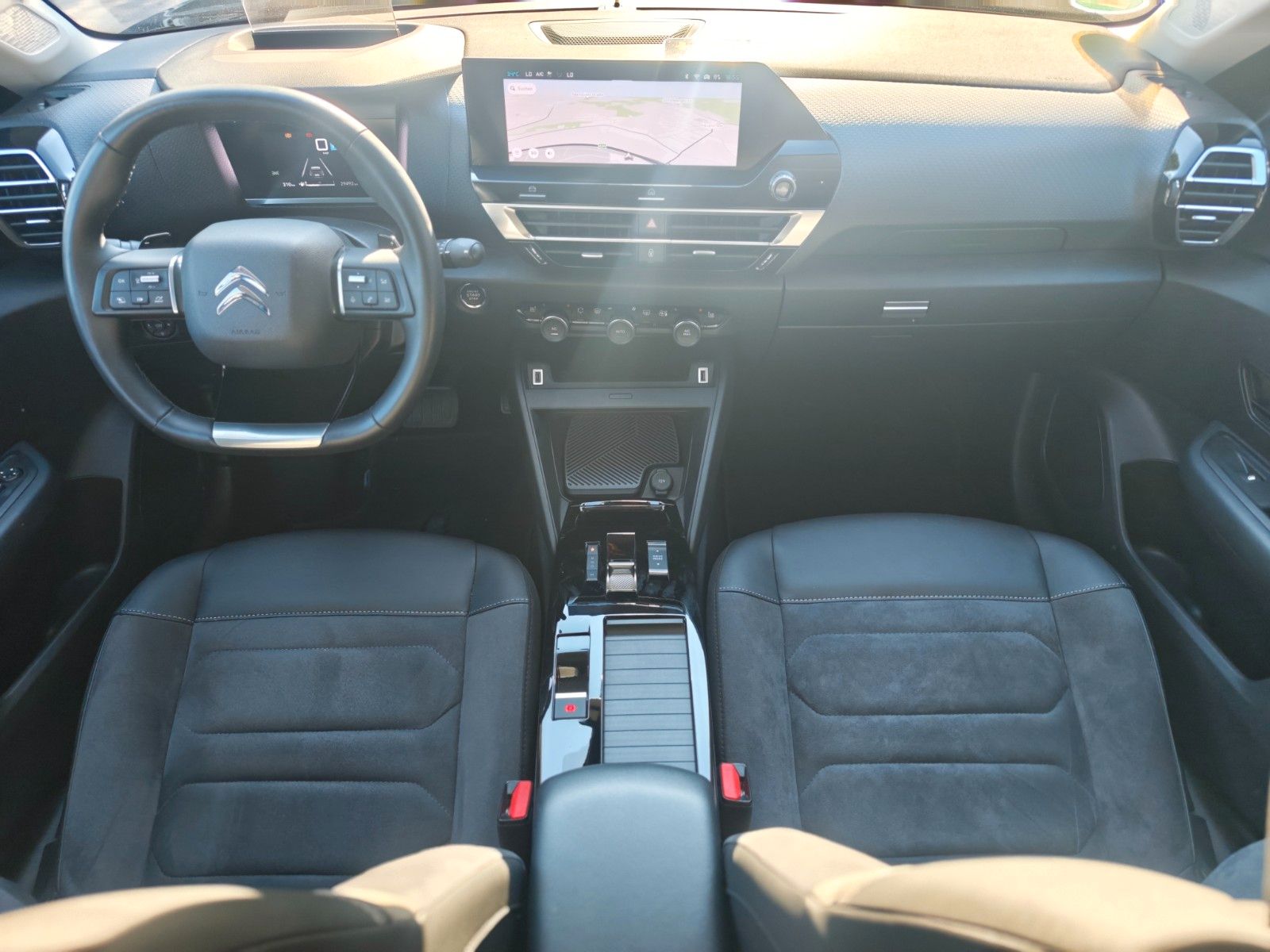 Fahrzeugabbildung Citroën C4 LIM. MAX*HEAD UP*KLIMAAUTO*KAMERA*NAVI*