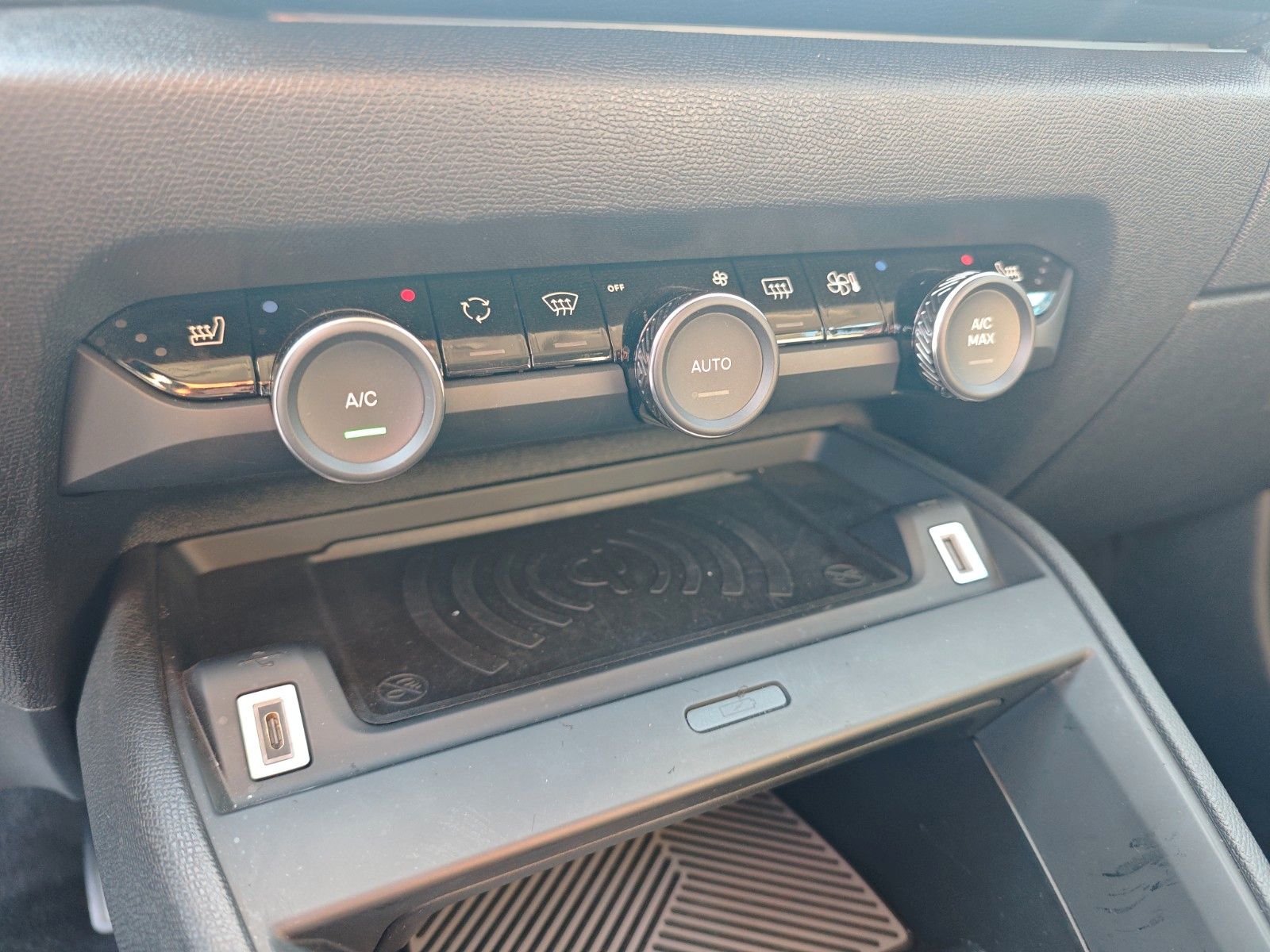 Fahrzeugabbildung Citroën C4 LIM. MAX*HEAD UP*KLIMAAUTO*KAMERA*NAVI*