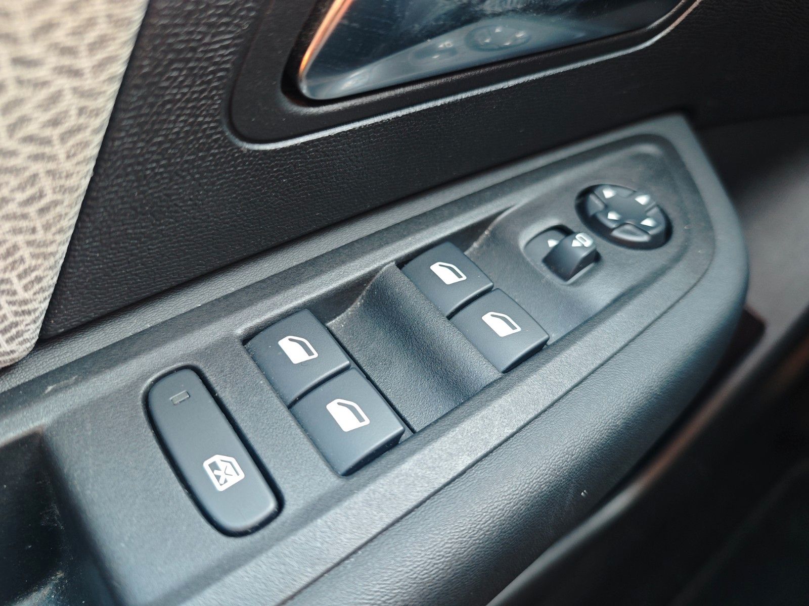 Fahrzeugabbildung Citroën C4 LIM. MAX*HEAD UP*KLIMAAUTO*KAMERA*NAVI*