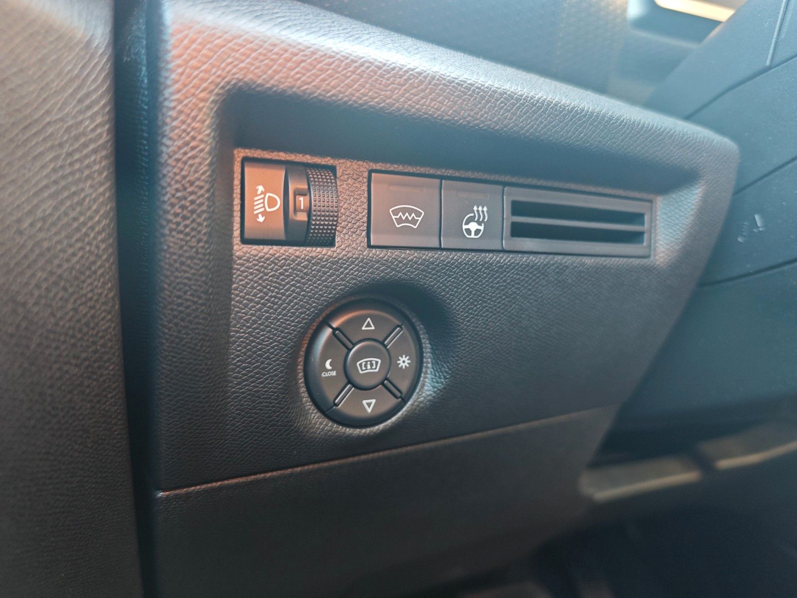 Fahrzeugabbildung Citroën C4 LIM. MAX*HEAD UP*KLIMAAUTO*KAMERA*NAVI*