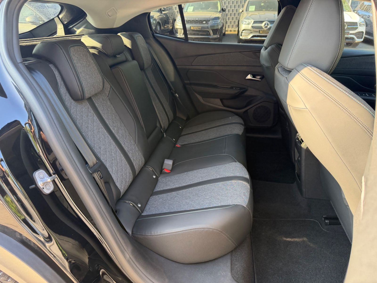 Fahrzeugabbildung Peugeot 408 PURETECH 130 ALLURE *1.HAND*AUT*LED*KAM*NAVI