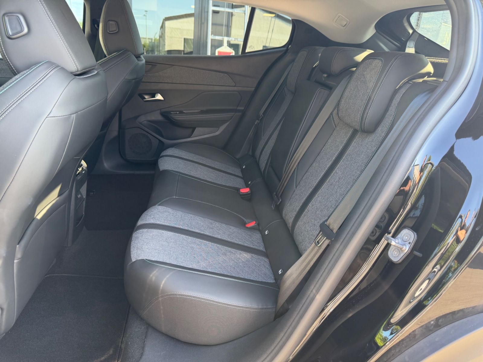 Fahrzeugabbildung Peugeot 408 PURETECH 130 ALLURE *1.HAND*AUT*LED*KAM*NAVI