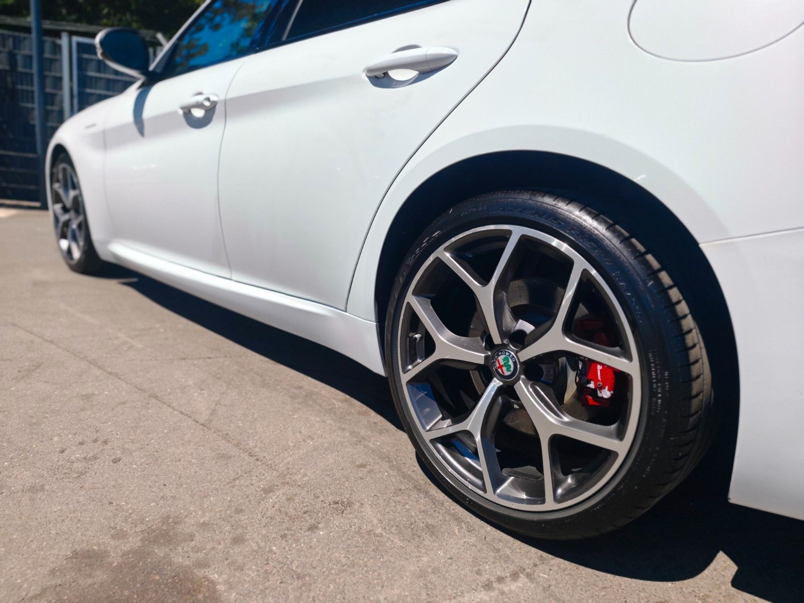 Fahrzeugabbildung Alfa Romeo GIULIA VELOCE Q4 *AUT*LEDER*NAVI*KAM*SHZ*8xALU*