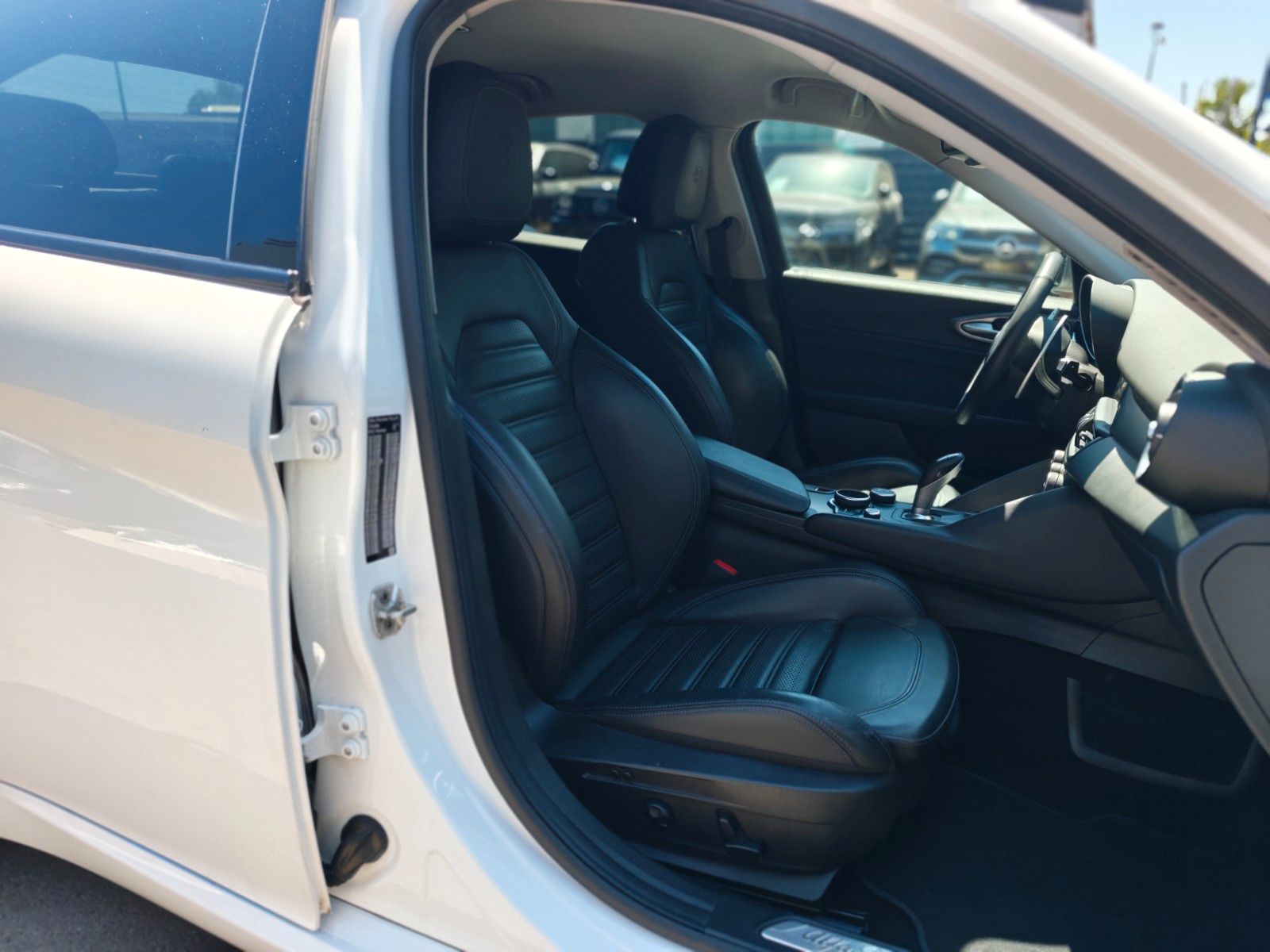 Fahrzeugabbildung Alfa Romeo GIULIA VELOCE Q4 *AUT*LEDER*NAVI*KAM*SHZ*8xALU*