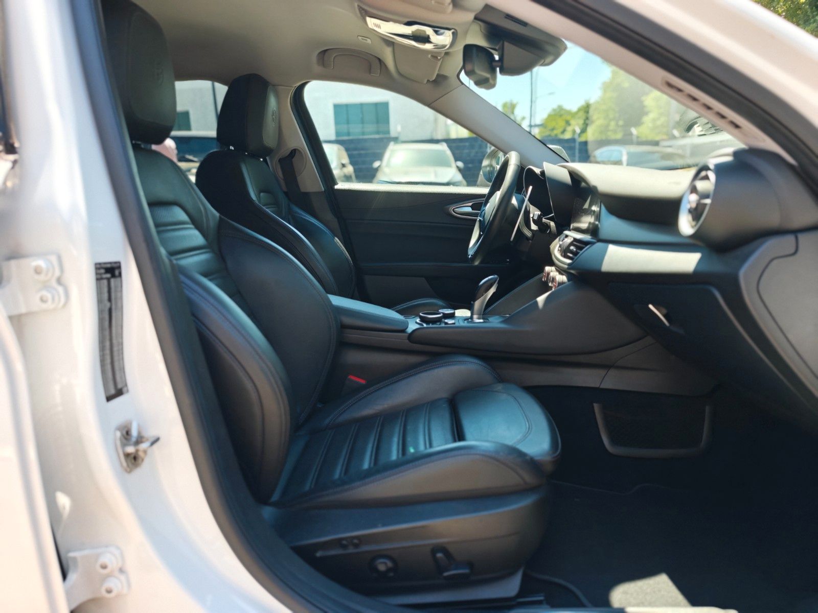 Fahrzeugabbildung Alfa Romeo GIULIA VELOCE Q4 *AUT*LEDER*NAVI*KAM*SHZ*8xALU*