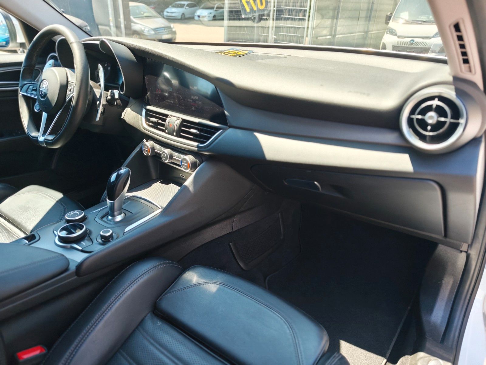 Fahrzeugabbildung Alfa Romeo GIULIA VELOCE Q4 *AUT*LEDER*NAVI*KAM*SHZ*8xALU*