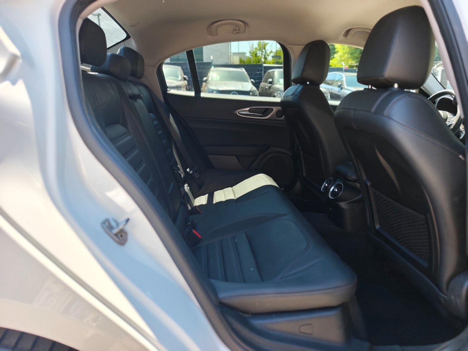 Fahrzeugabbildung Alfa Romeo GIULIA VELOCE Q4 *AUT*LEDER*NAVI*KAM*SHZ*8xALU*