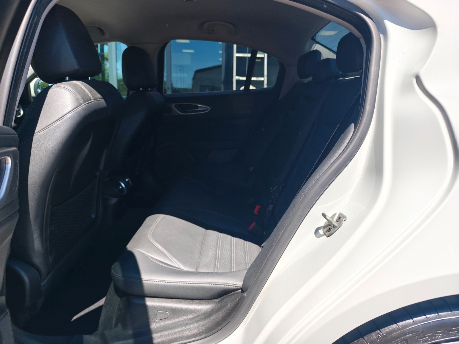 Fahrzeugabbildung Alfa Romeo GIULIA VELOCE Q4 *AUT*LEDER*NAVI*KAM*SHZ*8xALU*