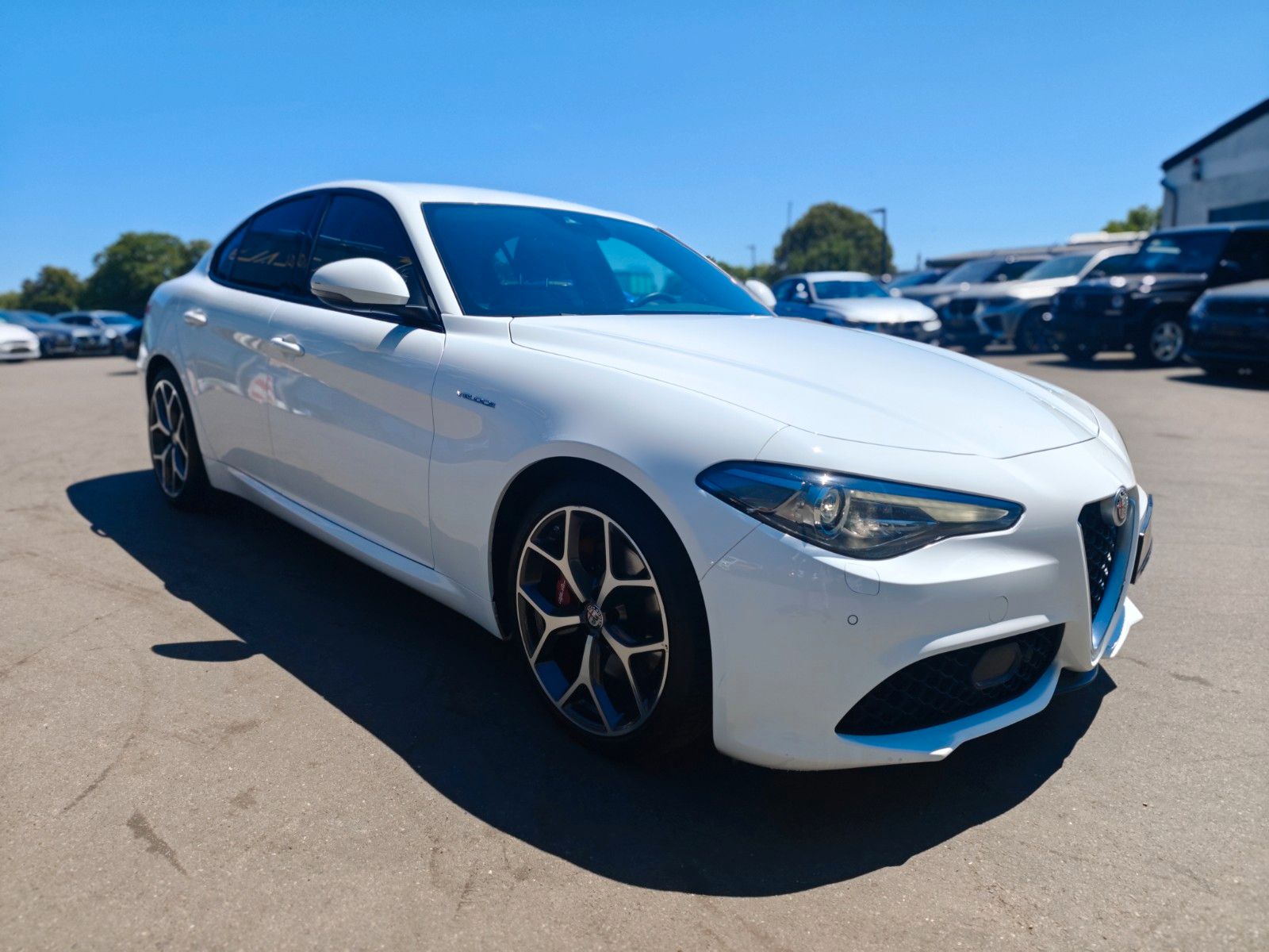 Fahrzeugabbildung Alfa Romeo GIULIA VELOCE Q4 *AUT*LEDER*NAVI*KAM*SHZ*8xALU*