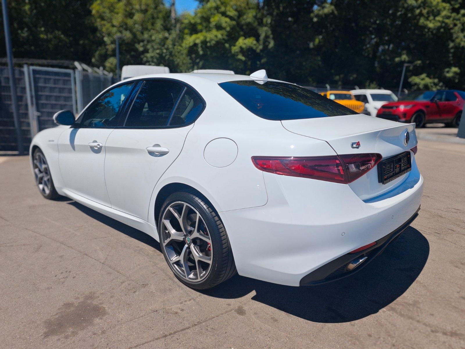 Fahrzeugabbildung Alfa Romeo GIULIA VELOCE Q4 *AUT*LEDER*NAVI*KAM*SHZ*8xALU*