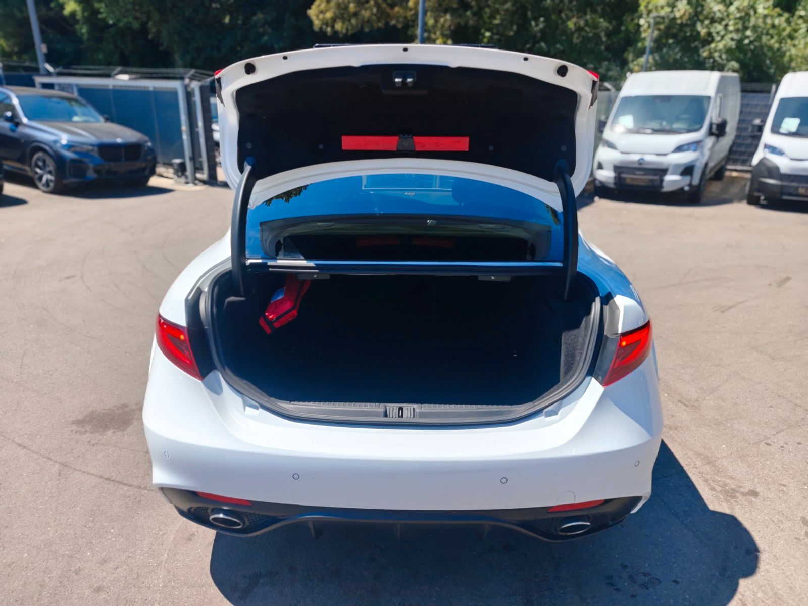 Fahrzeugabbildung Alfa Romeo GIULIA VELOCE Q4 *AUT*LEDER*NAVI*KAM*SHZ*8xALU*