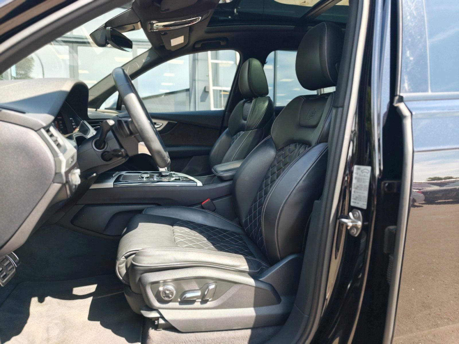 Fahrzeugabbildung Audi SQ7 4.0 TDI QUATTRO *ABT*1.HD*LUFT*PANO*7SITZER*