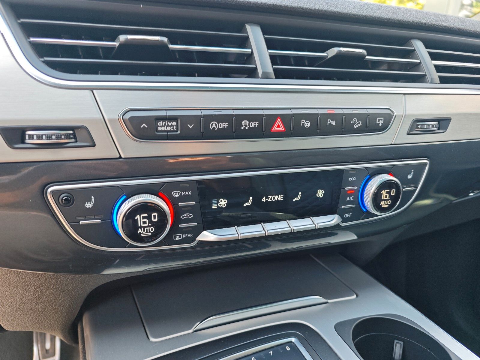 Fahrzeugabbildung Audi SQ7 4.0 TDI QUATTRO *ABT*1.HD*LUFT*PANO*7SITZER*