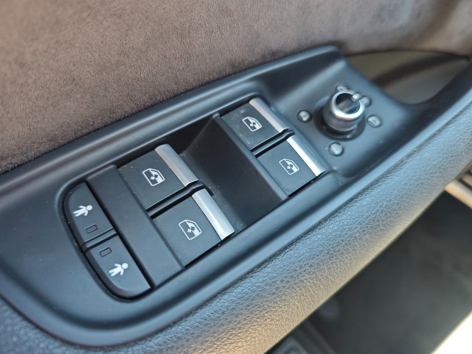 Fahrzeugabbildung Audi SQ7 4.0 TDI QUATTRO *ABT*1.HD*LUFT*PANO*7SITZER*