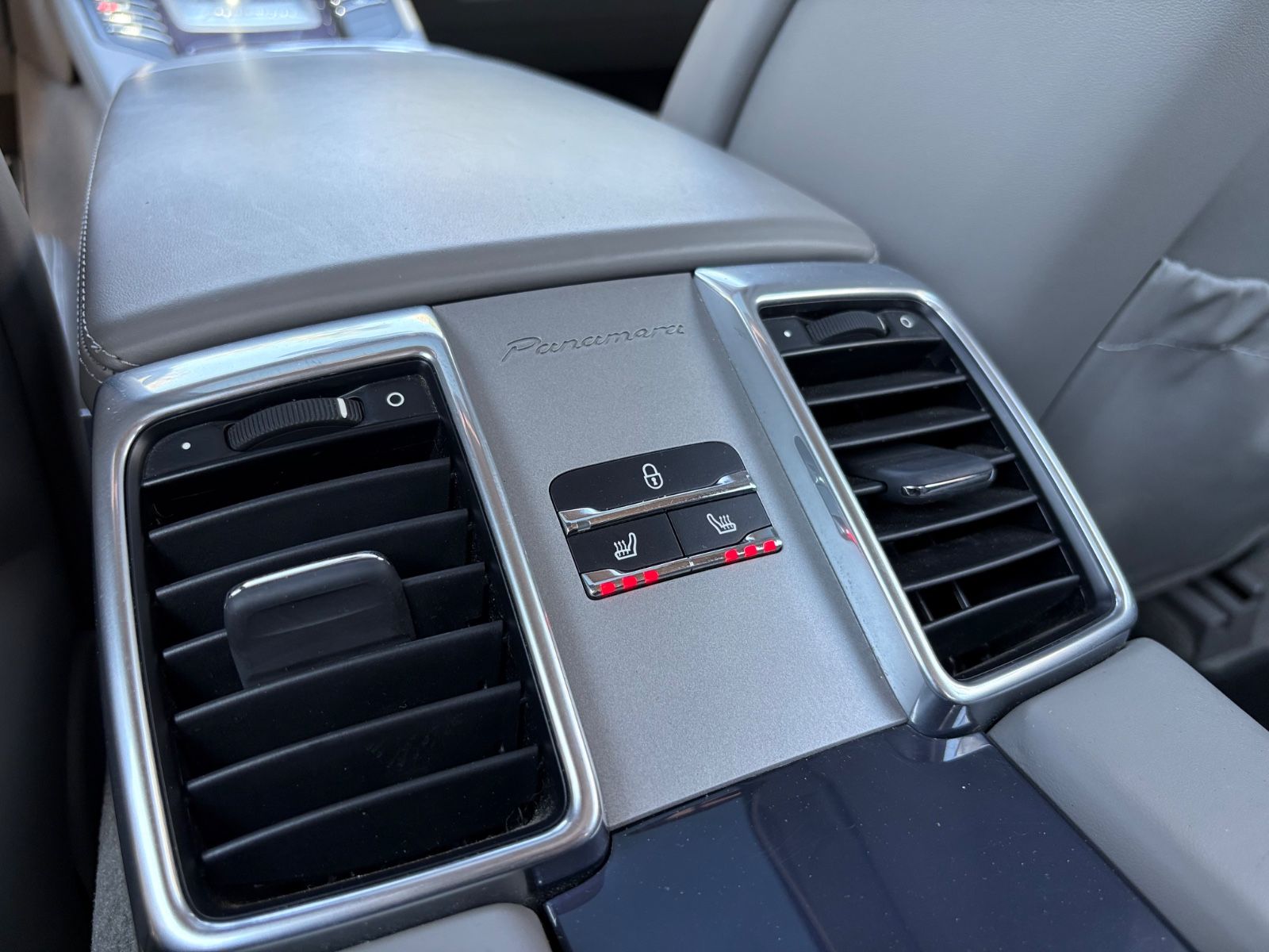 Fahrzeugabbildung Porsche PANAMERA GTS*BOSE*SCHIEBEDACH*CHRONO*SPORTABGAS*