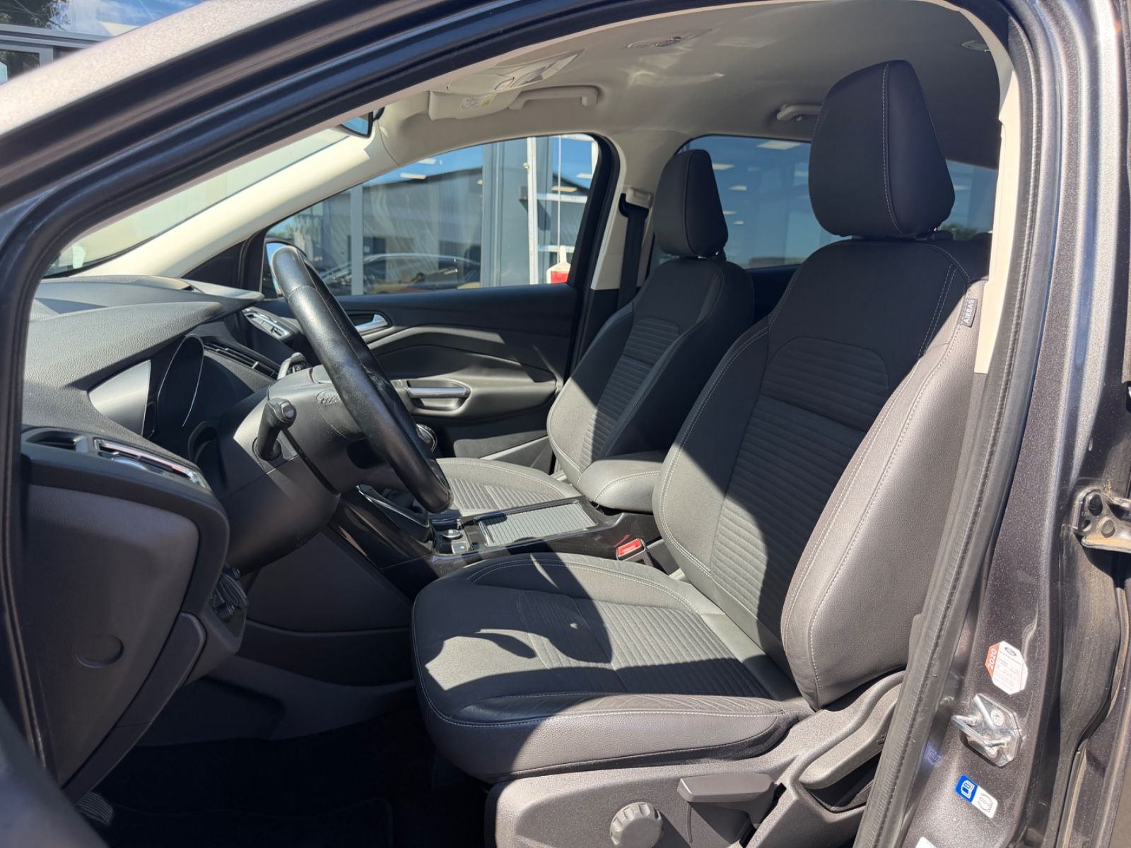 Fahrzeugabbildung Ford KUGA TITANIUM*NAVI*KLIMAAUTO.*SHZ*KAMERA*