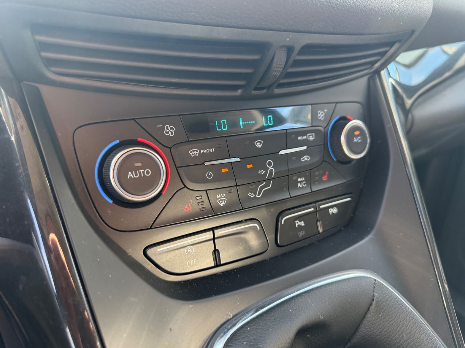 Fahrzeugabbildung Ford KUGA TITANIUM*NAVI*KLIMAAUTO.*SHZ*KAMERA*