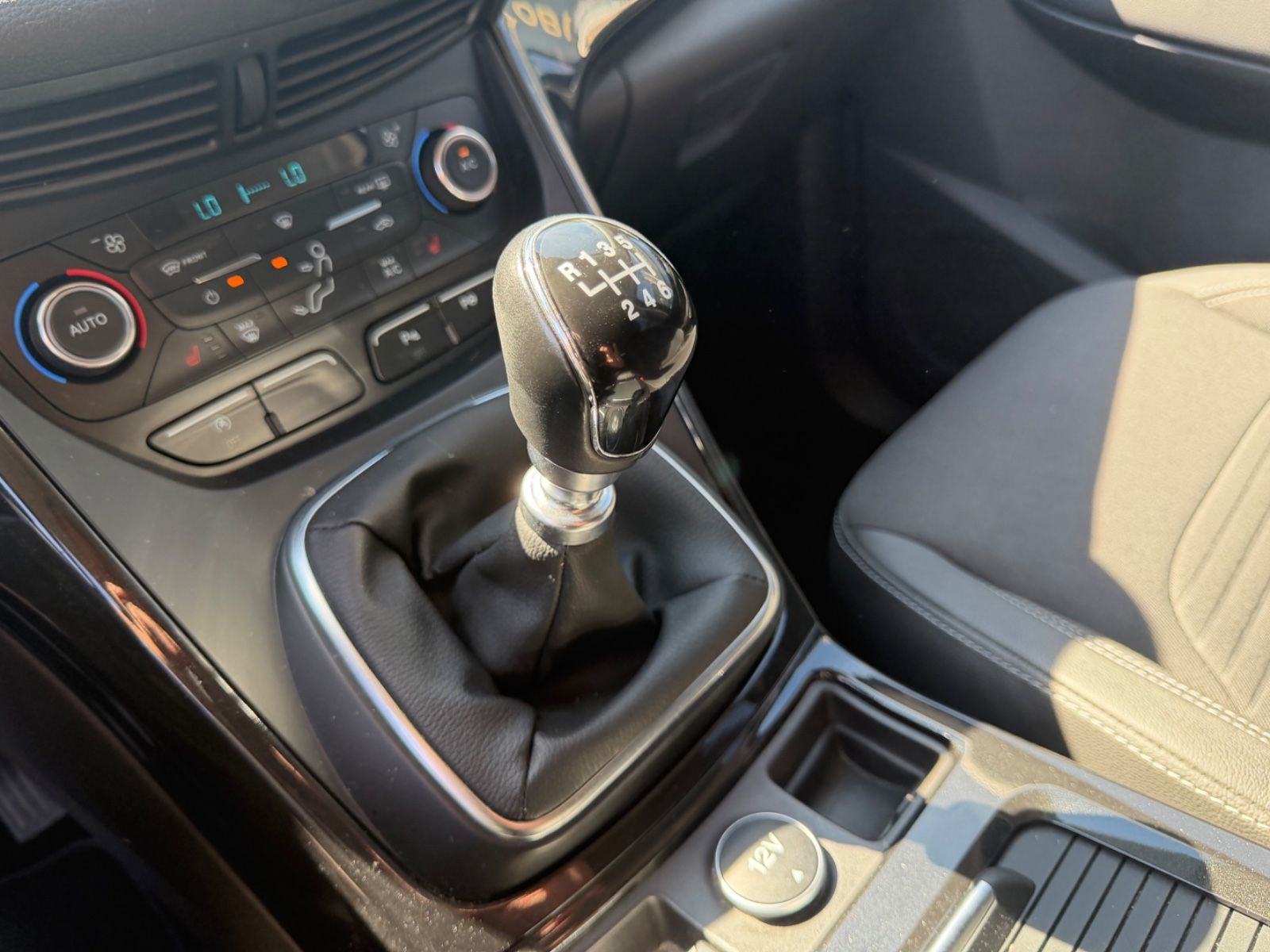 Fahrzeugabbildung Ford KUGA TITANIUM*NAVI*KLIMAAUTO.*SHZ*KAMERA*