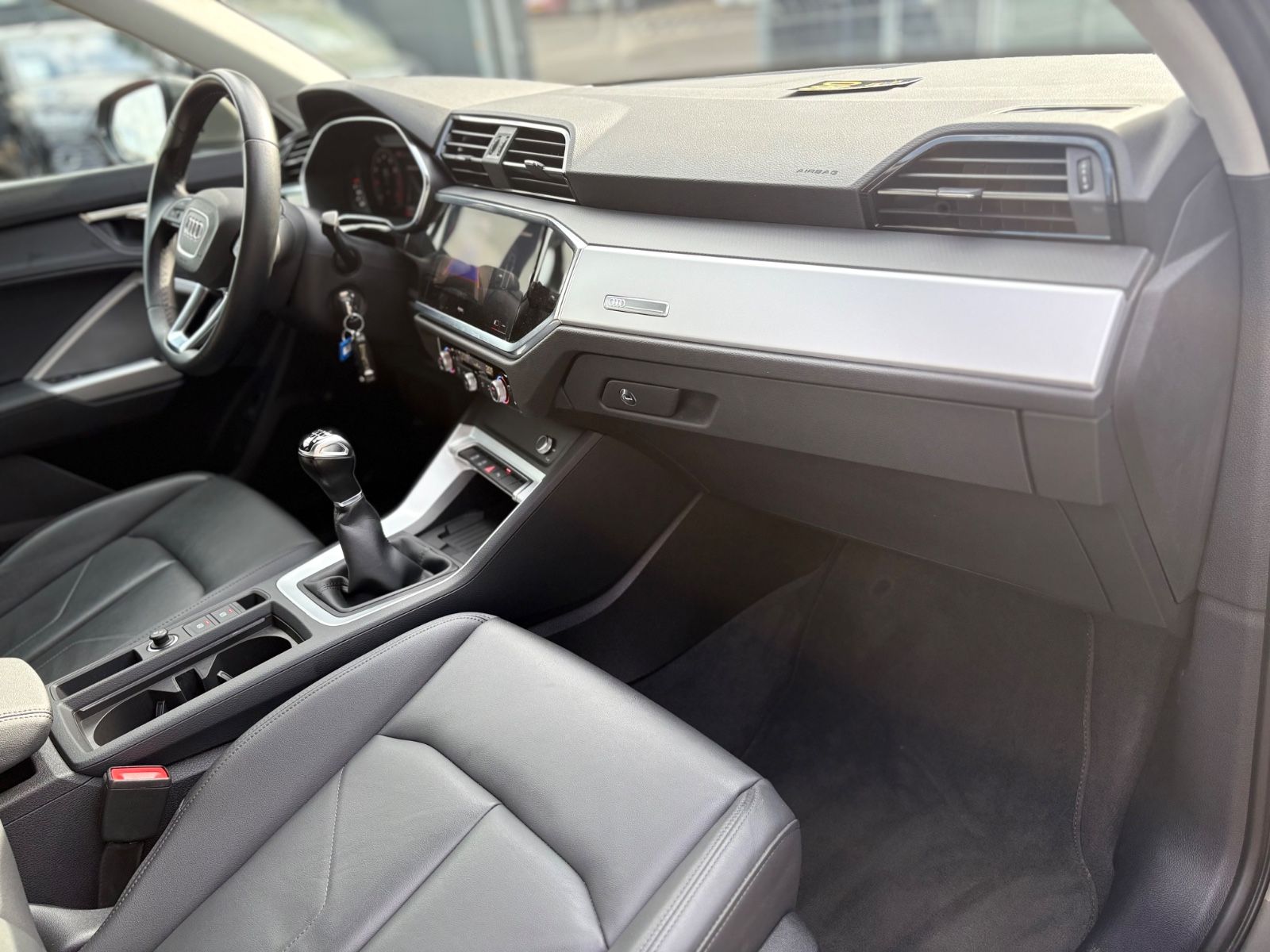 Fahrzeugabbildung Audi Q3 35 TFSI ADVANCED *1.HAND*KAMERA*LEDER*SHZ*