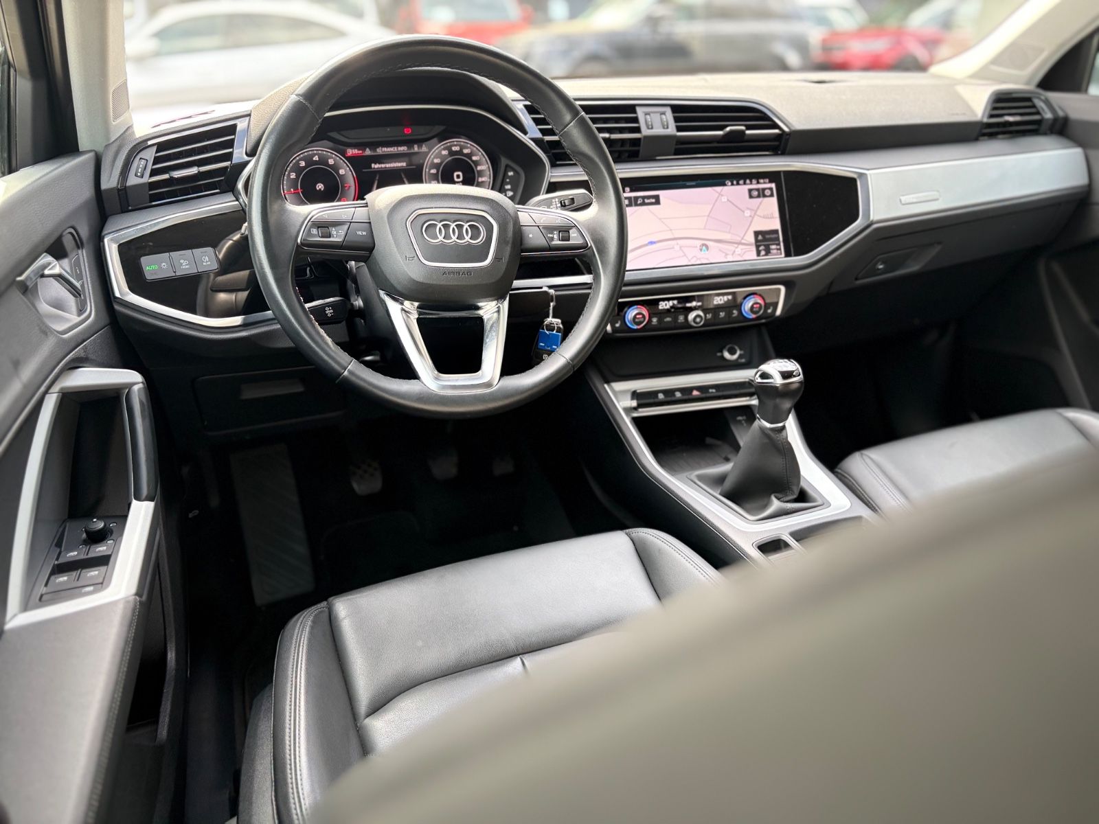 Fahrzeugabbildung Audi Q3 35 TFSI ADVANCED *1.HAND*KAMERA*LEDER*SHZ*
