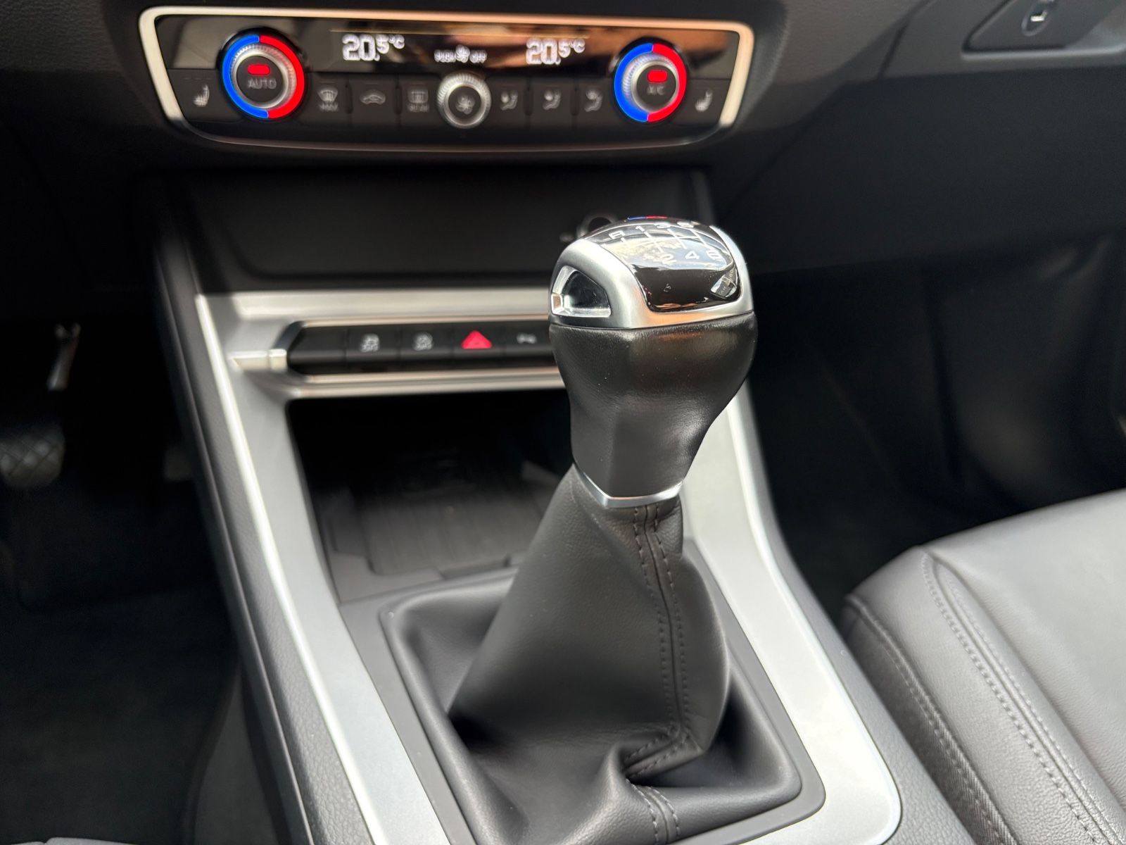 Fahrzeugabbildung Audi Q3 35 TFSI ADVANCED *1.HAND*KAMERA*LEDER*SHZ*