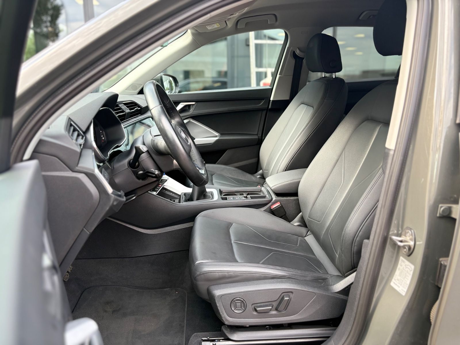 Fahrzeugabbildung Audi Q3 35 TFSI ADVANCED *1.HAND*KAMERA*LEDER*SHZ*
