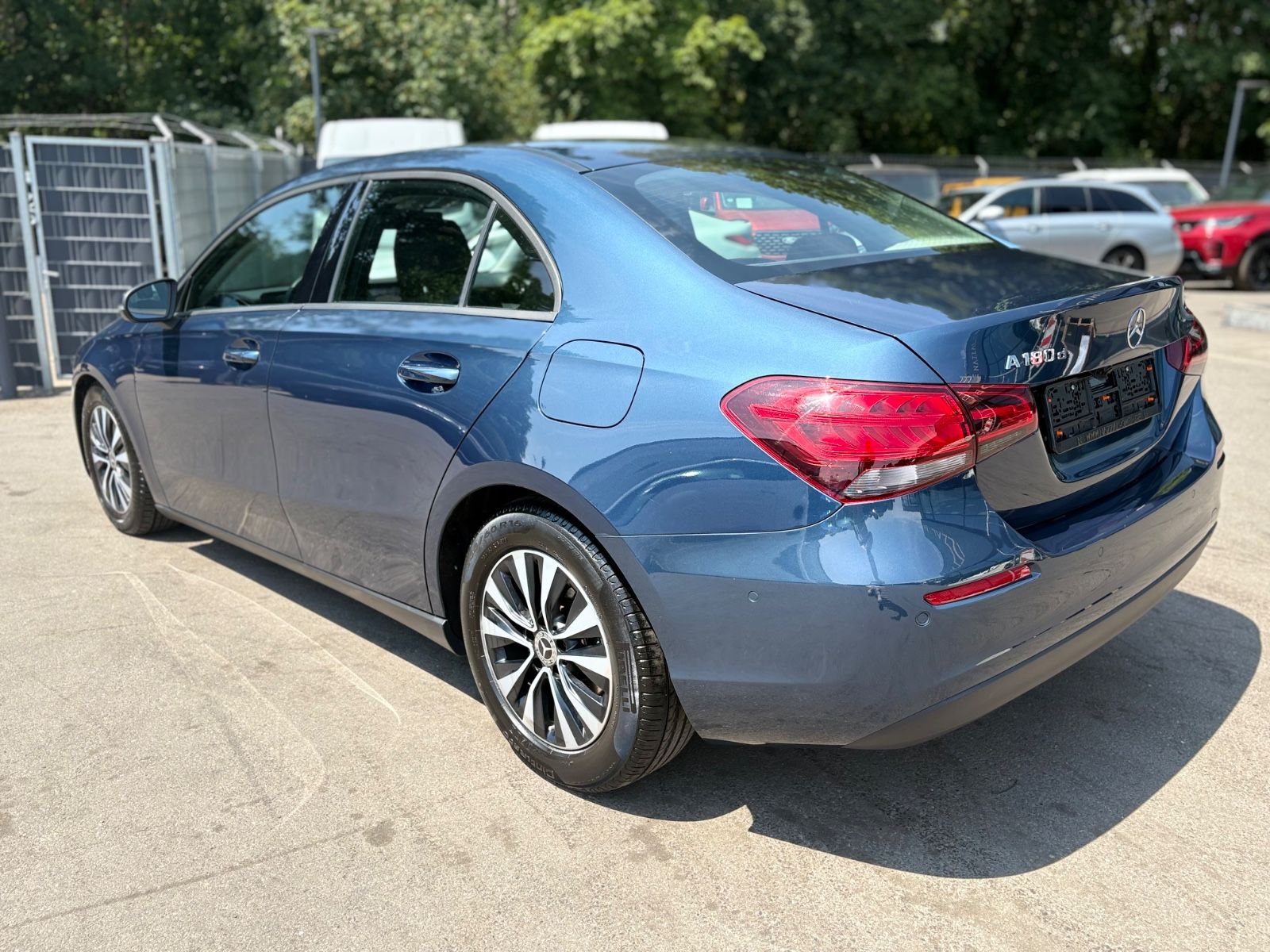 Fahrzeugabbildung Mercedes-Benz A 180 d LIMOUSINE *MULTIBEAM*KAM*SHZ*ALU*