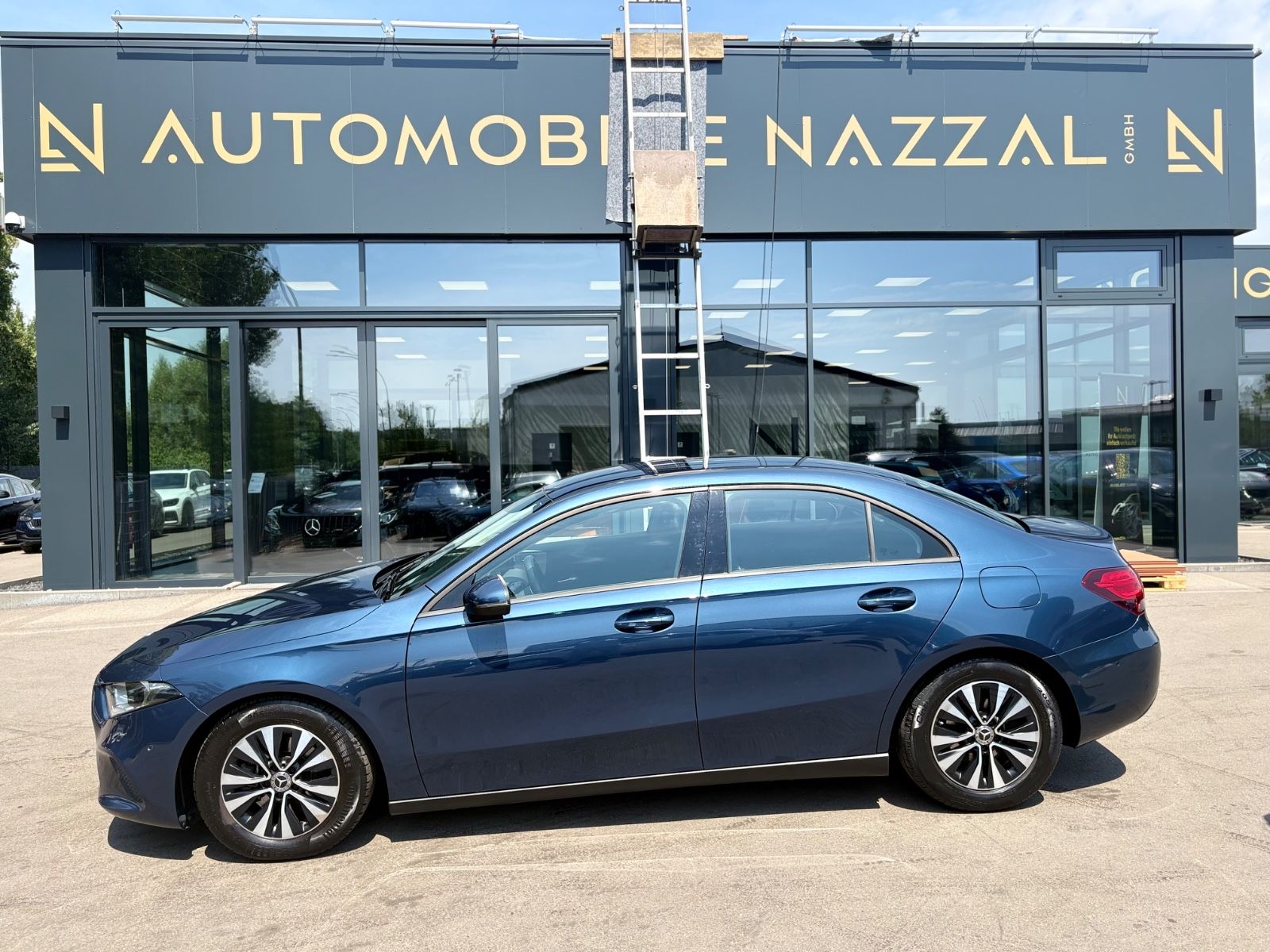 Fahrzeugabbildung Mercedes-Benz A 180 d LIMOUSINE *MULTIBEAM*KAM*SHZ*ALU*