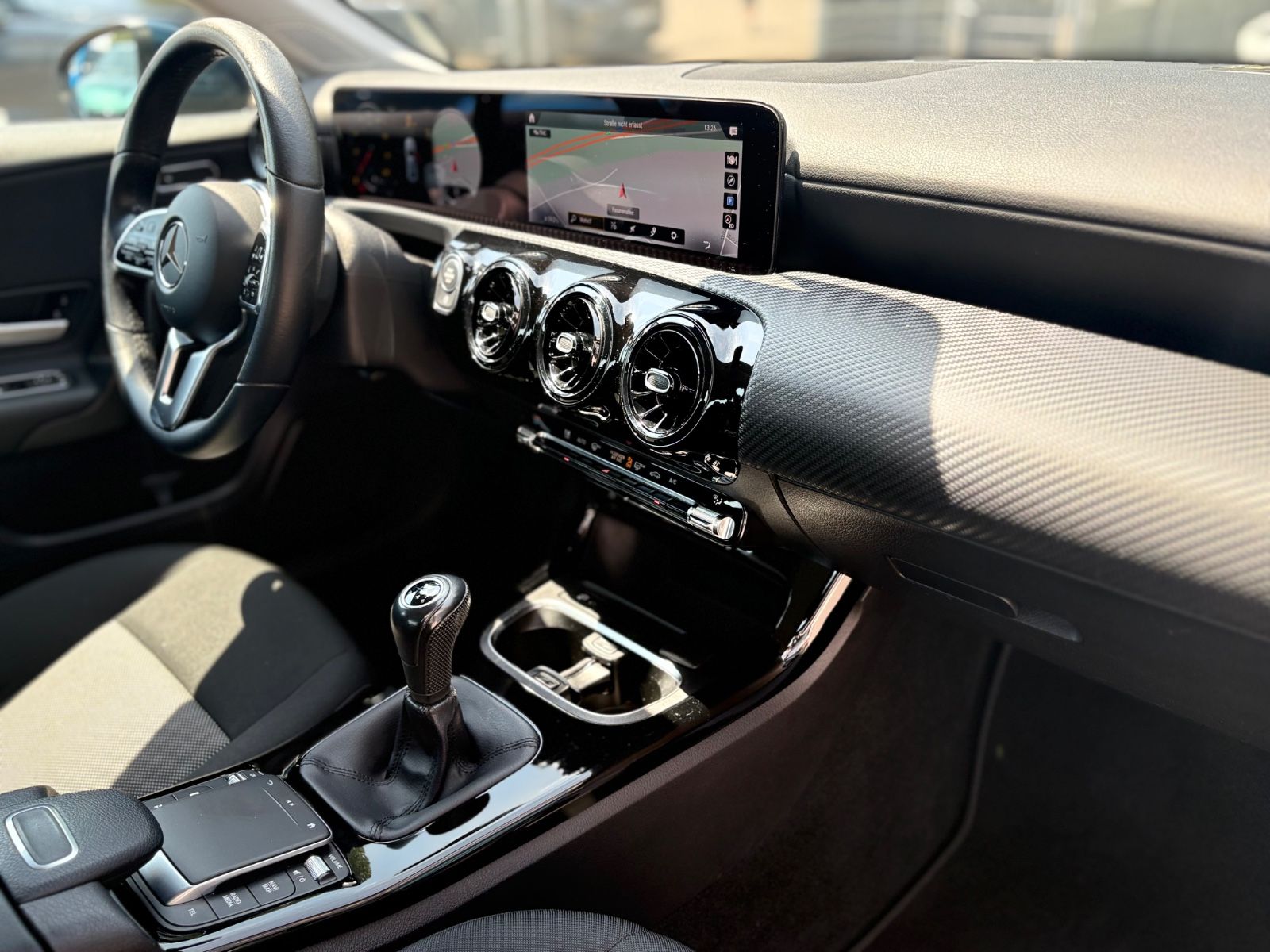 Fahrzeugabbildung Mercedes-Benz A 180 d LIMOUSINE *MULTIBEAM*KAM*SHZ*ALU*
