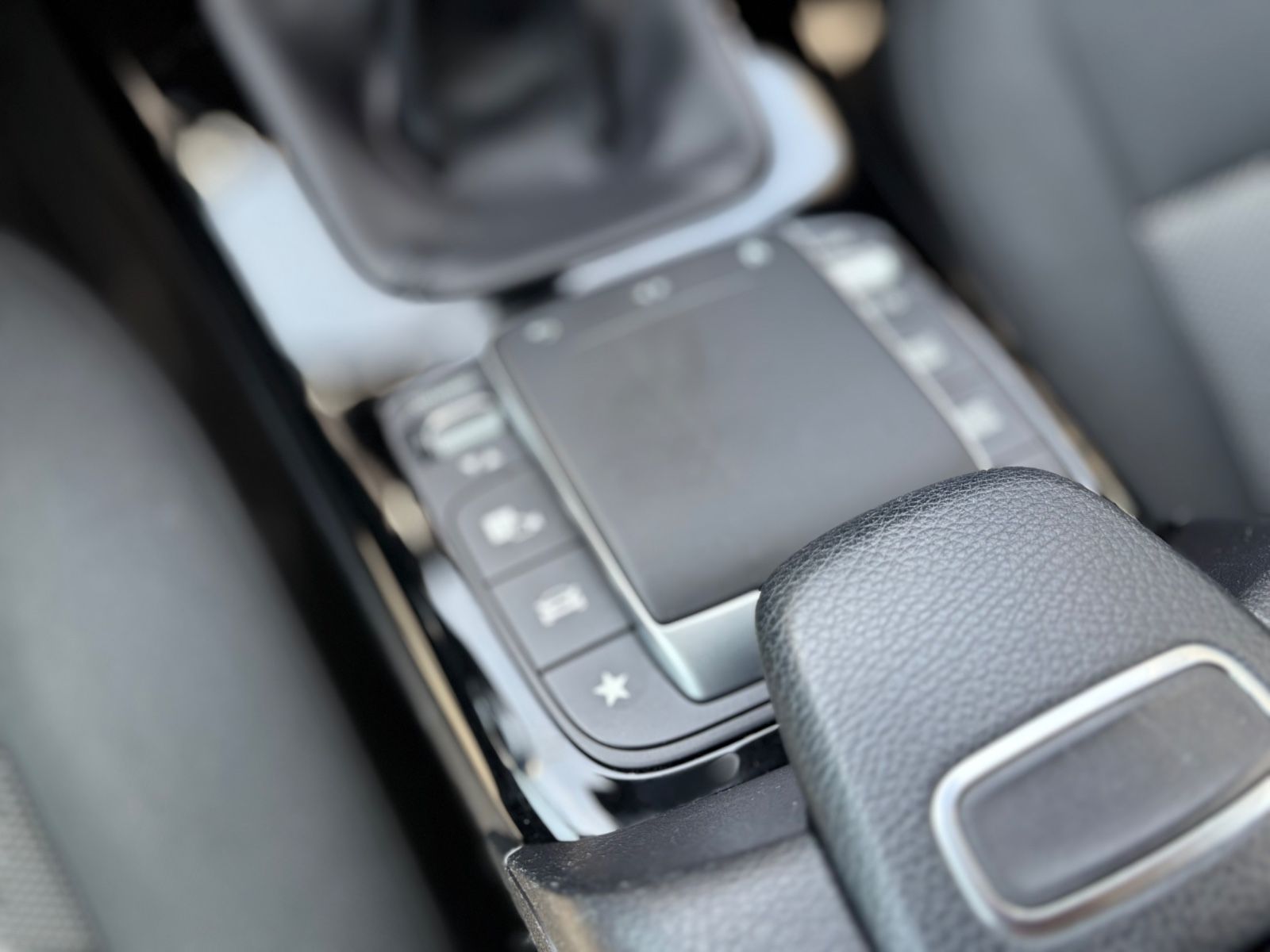 Fahrzeugabbildung Mercedes-Benz A 180 d LIMOUSINE *MULTIBEAM*KAM*SHZ*ALU*