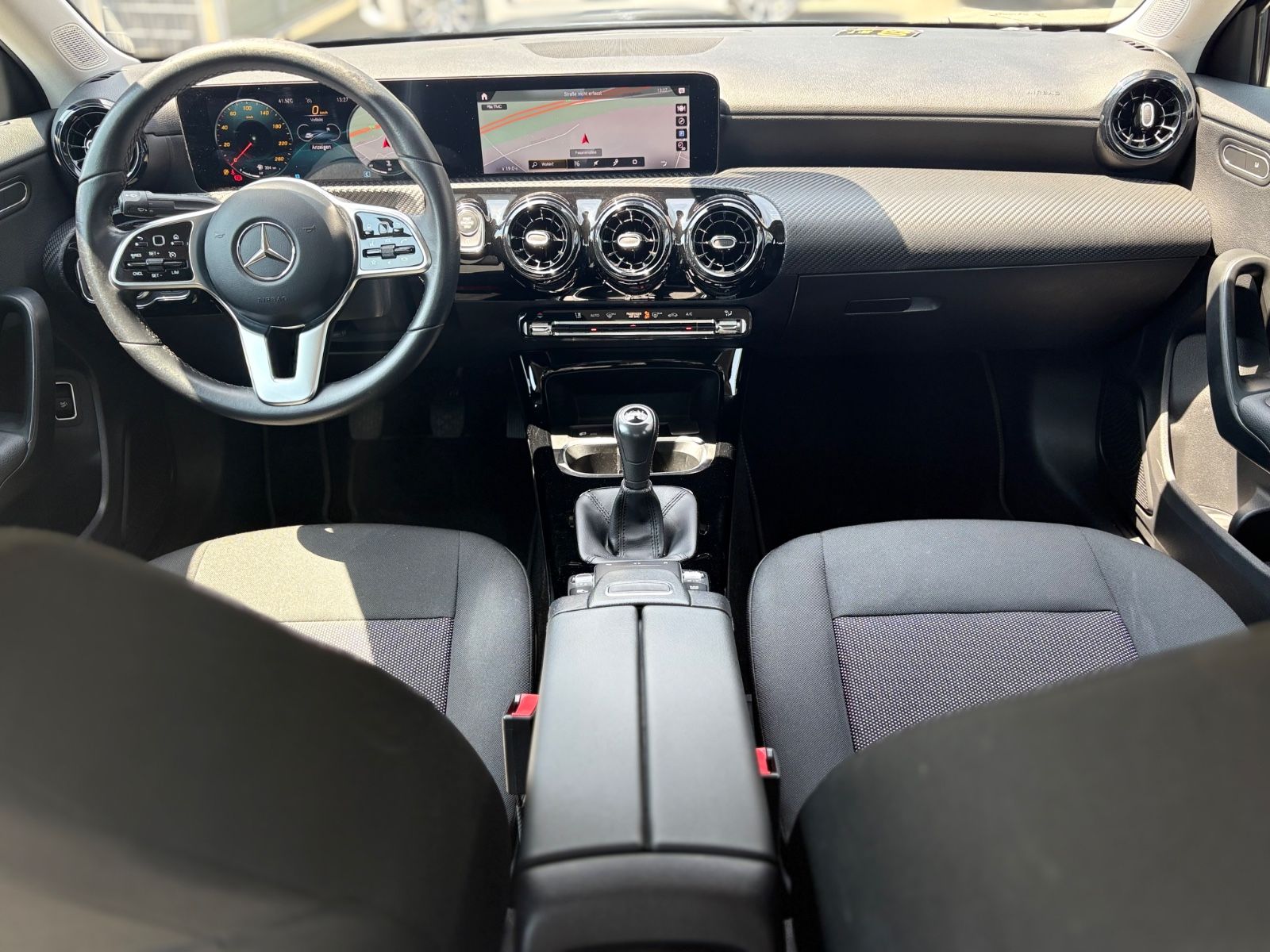 Fahrzeugabbildung Mercedes-Benz A 180 d LIMOUSINE *MULTIBEAM*KAM*SHZ*ALU*
