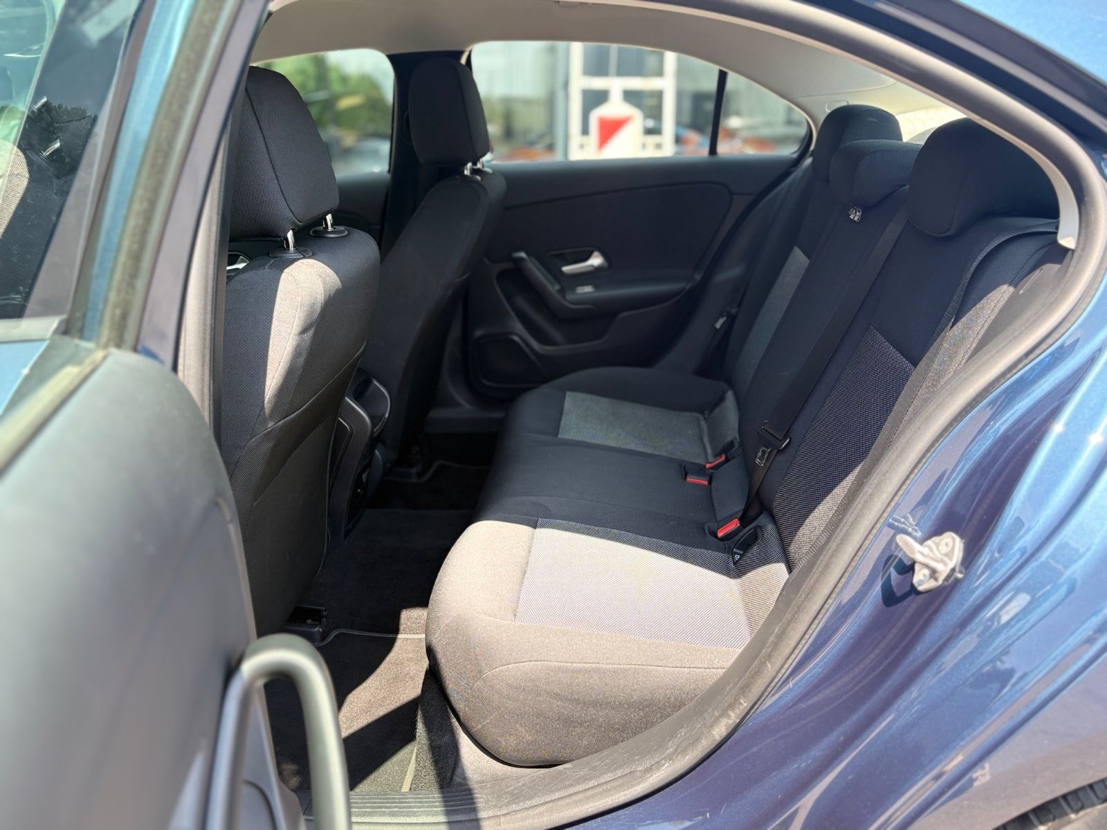 Fahrzeugabbildung Mercedes-Benz A 180 d LIMOUSINE *MULTIBEAM*KAM*SHZ*ALU*