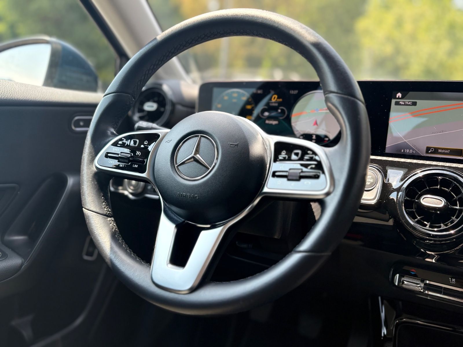Fahrzeugabbildung Mercedes-Benz A 180 d LIMOUSINE *MULTIBEAM*KAM*SHZ*ALU*