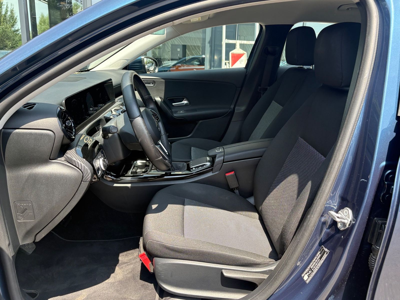 Fahrzeugabbildung Mercedes-Benz A 180 d LIMOUSINE *MULTIBEAM*KAM*SHZ*ALU*