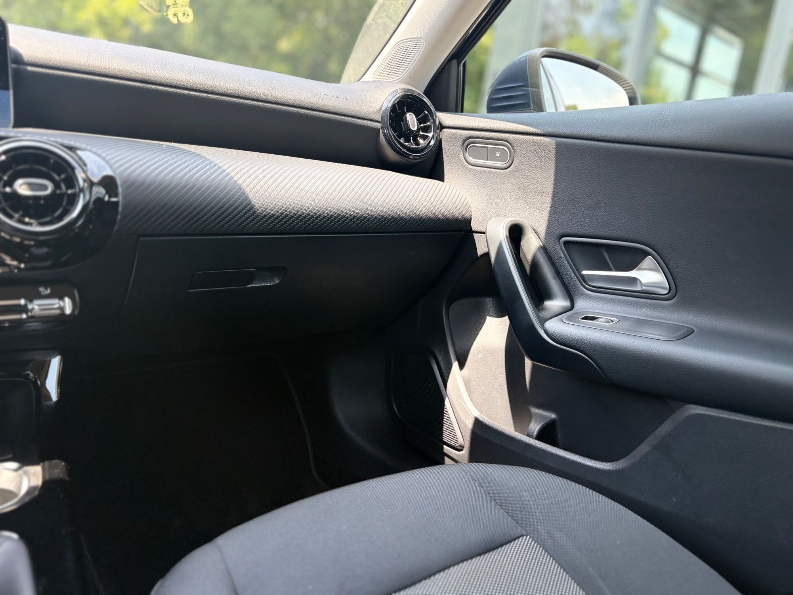 Fahrzeugabbildung Mercedes-Benz A 180 d LIMOUSINE *MULTIBEAM*KAM*SHZ*ALU*