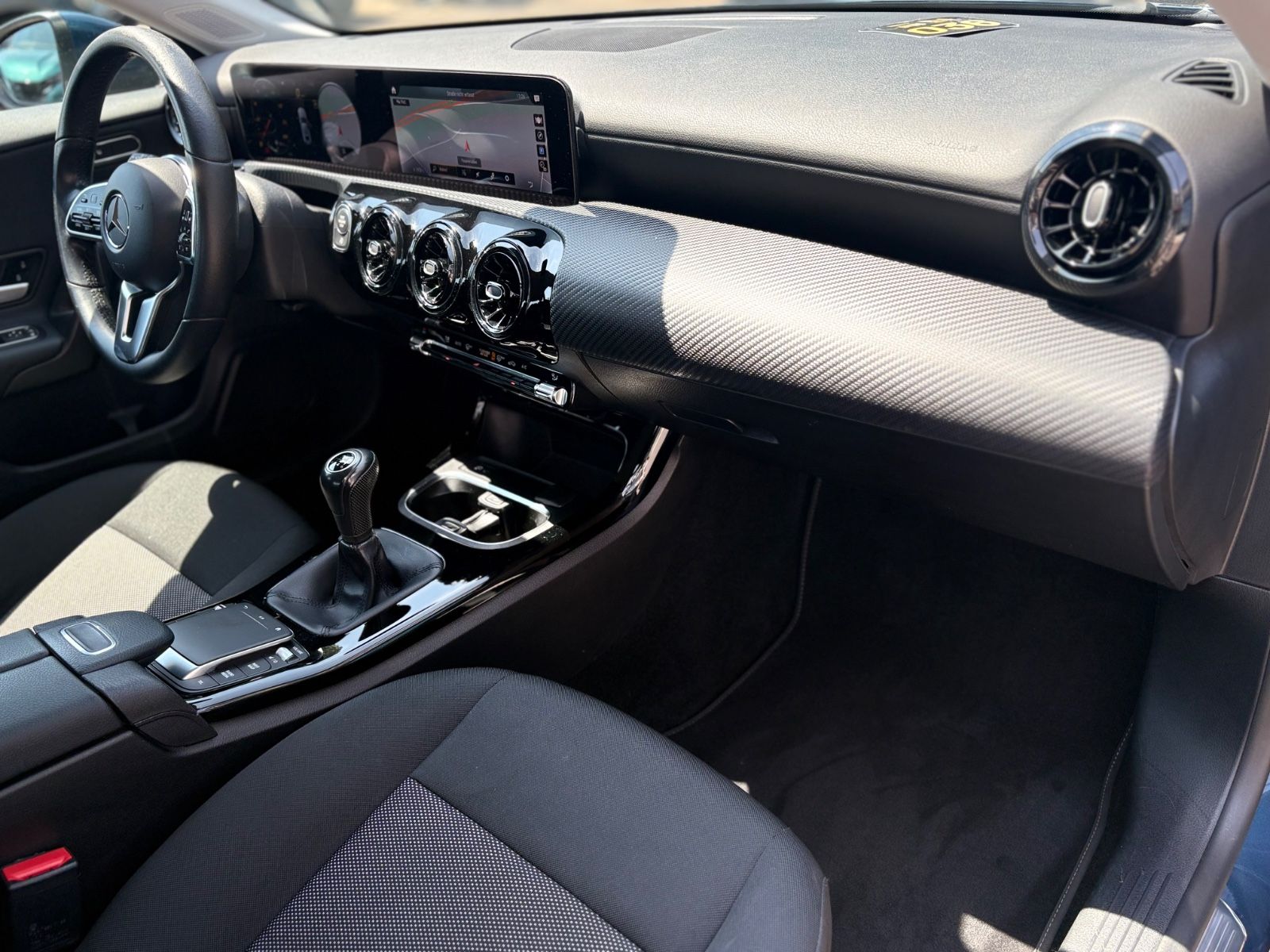 Fahrzeugabbildung Mercedes-Benz A 180 d LIMOUSINE *MULTIBEAM*KAM*SHZ*ALU*