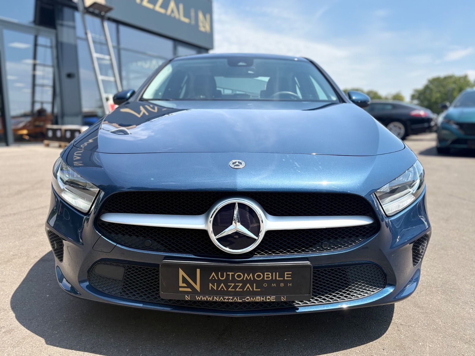 Fahrzeugabbildung Mercedes-Benz A 180 d LIMOUSINE *MULTIBEAM*KAM*SHZ*ALU*