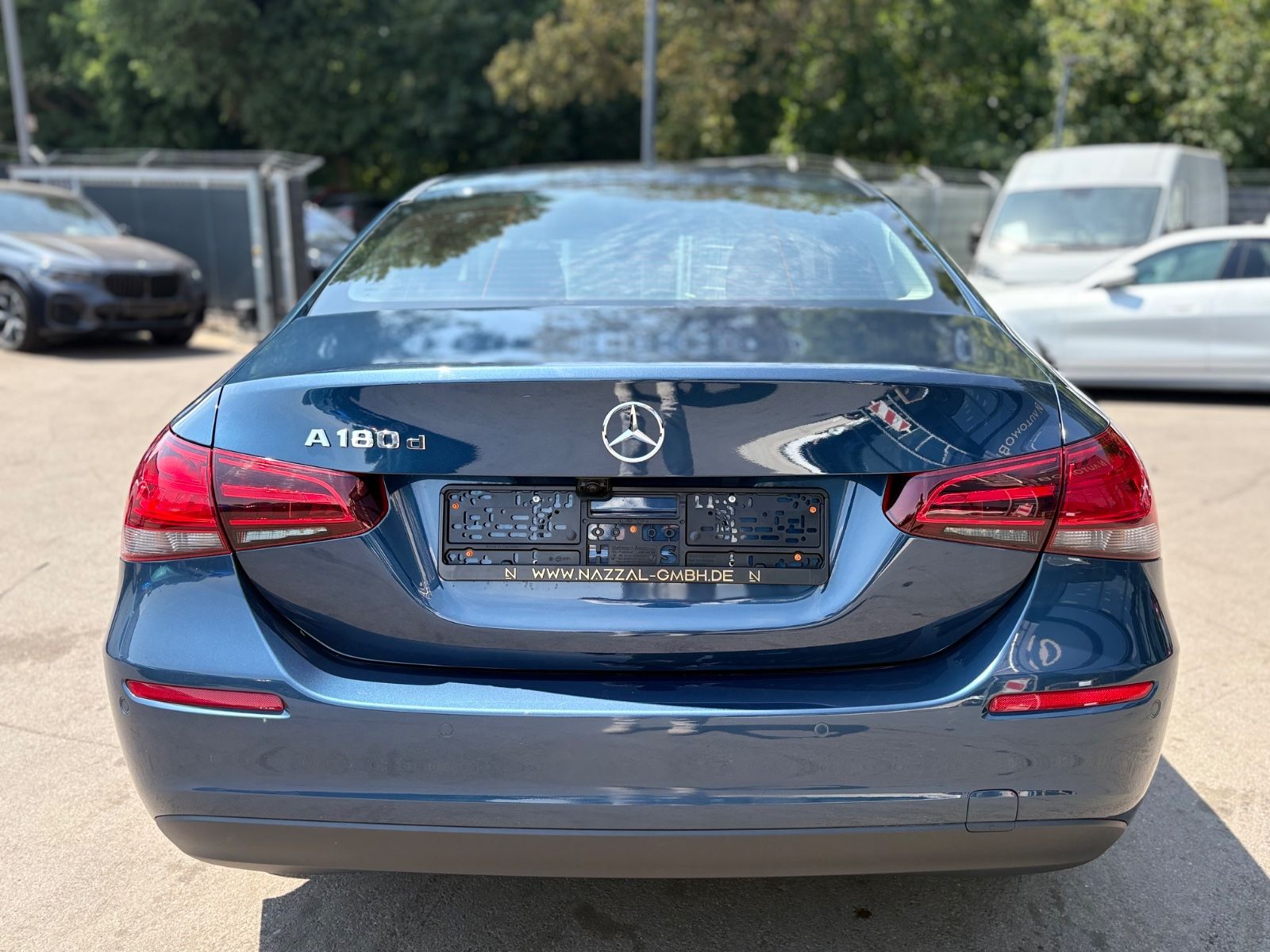 Fahrzeugabbildung Mercedes-Benz A 180 d LIMOUSINE *MULTIBEAM*KAM*SHZ*ALU*