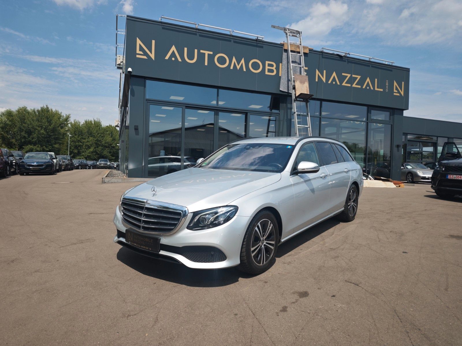 Mercedes-Benz E 220 E*AVANTGARDE*NAVI*VOLL LED*KAMERA*AHK*
