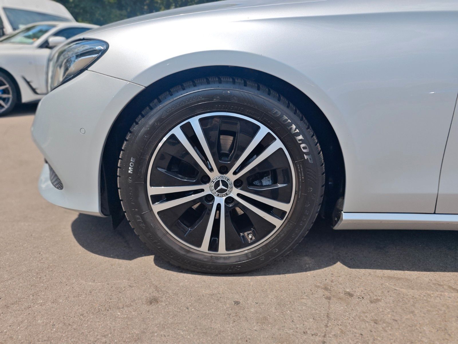 Fahrzeugabbildung Mercedes-Benz E 220 E*AVANTGARDE*NAVI*VOLL LED*KAMERA*AHK*