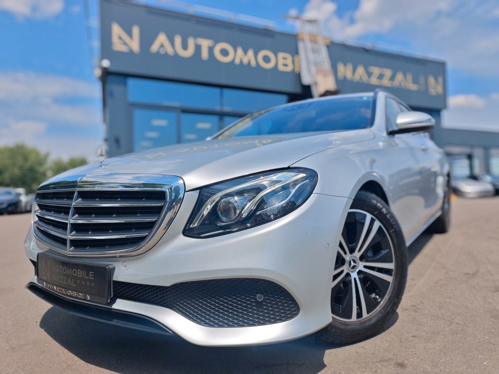 Fahrzeugabbildung Mercedes-Benz E 220 E*AVANTGARDE*NAVI*VOLL LED*KAMERA*AHK*