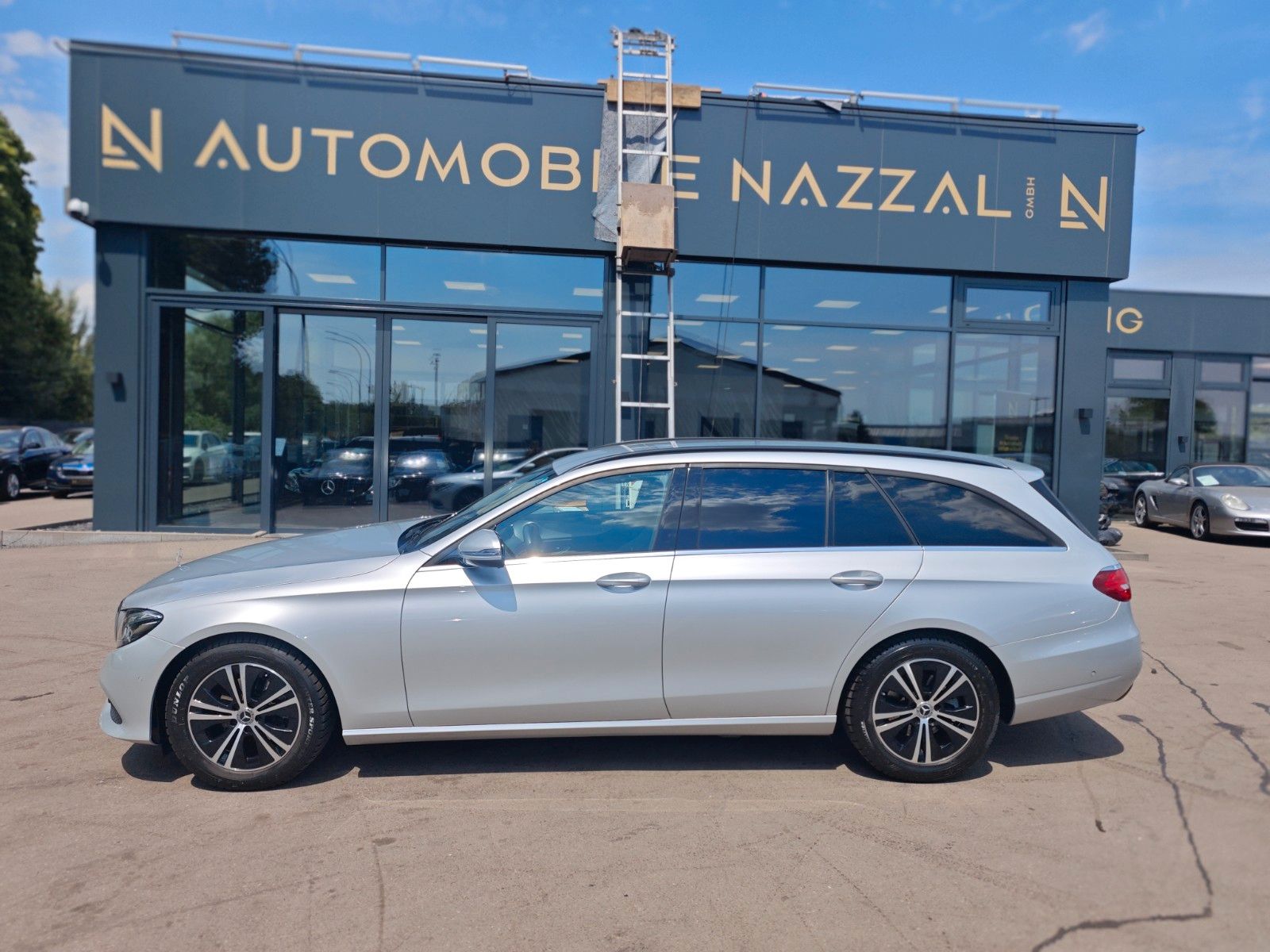 Fahrzeugabbildung Mercedes-Benz E 220 E*AVANTGARDE*NAVI*VOLL LED*KAMERA*AHK*