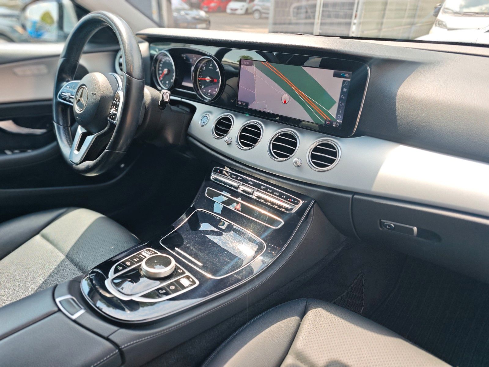 Fahrzeugabbildung Mercedes-Benz E 220 E*AVANTGARDE*NAVI*VOLL LED*KAMERA*AHK*