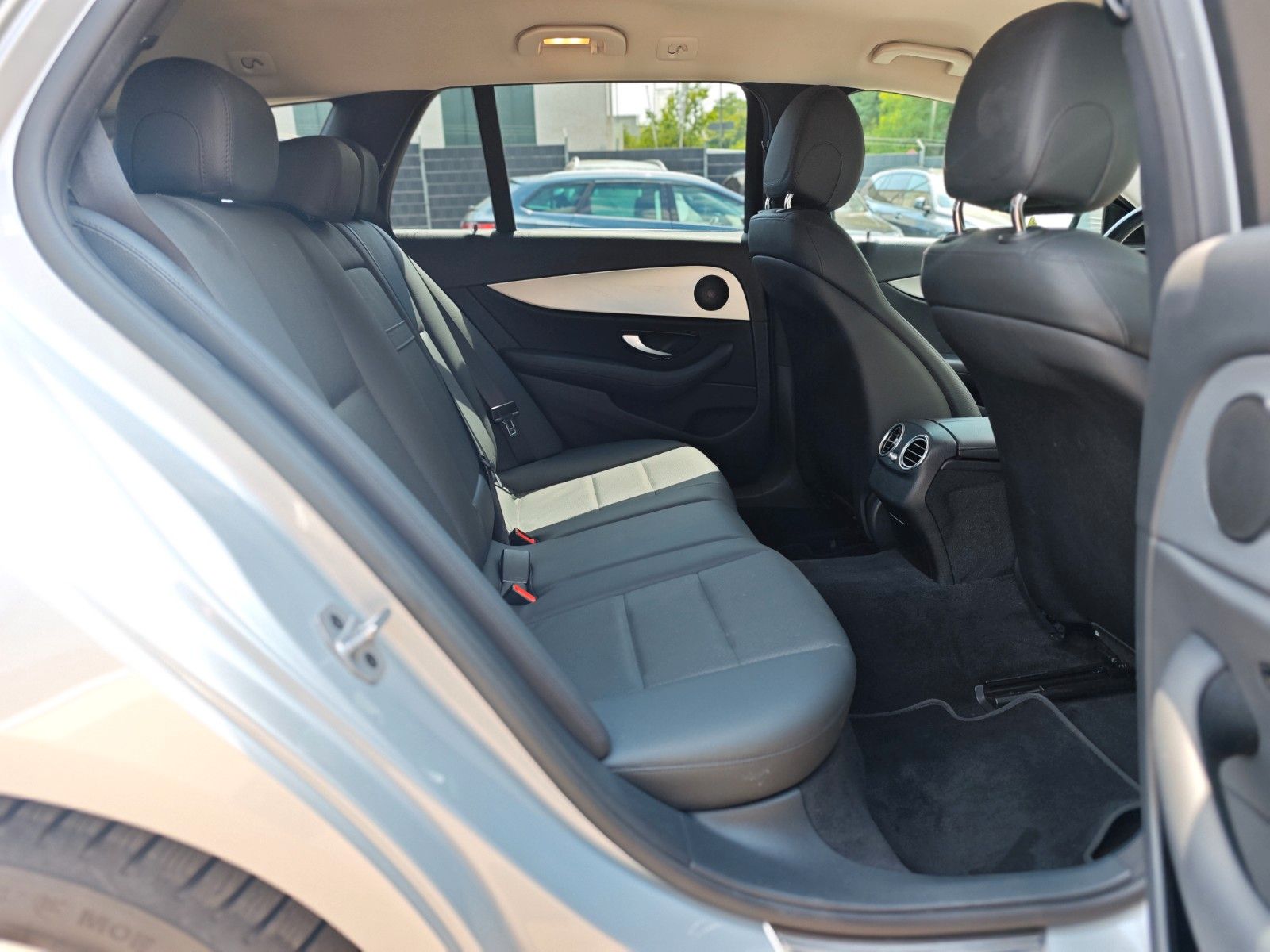 Fahrzeugabbildung Mercedes-Benz E 220 E*AVANTGARDE*NAVI*VOLL LED*KAMERA*AHK*