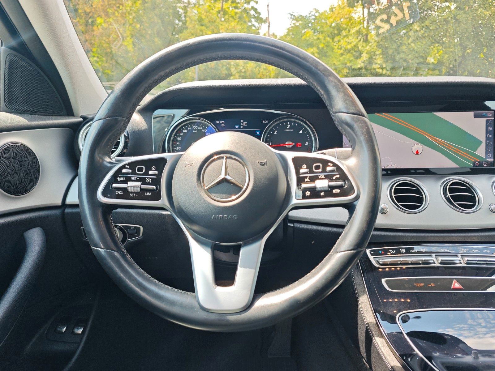Fahrzeugabbildung Mercedes-Benz E 220 E*AVANTGARDE*NAVI*VOLL LED*KAMERA*AHK*