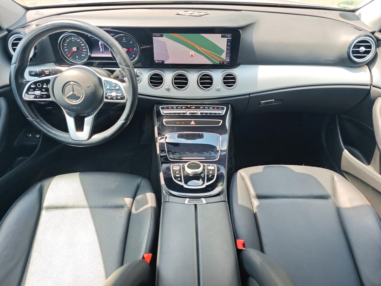 Fahrzeugabbildung Mercedes-Benz E 220 E*AVANTGARDE*NAVI*VOLL LED*KAMERA*AHK*